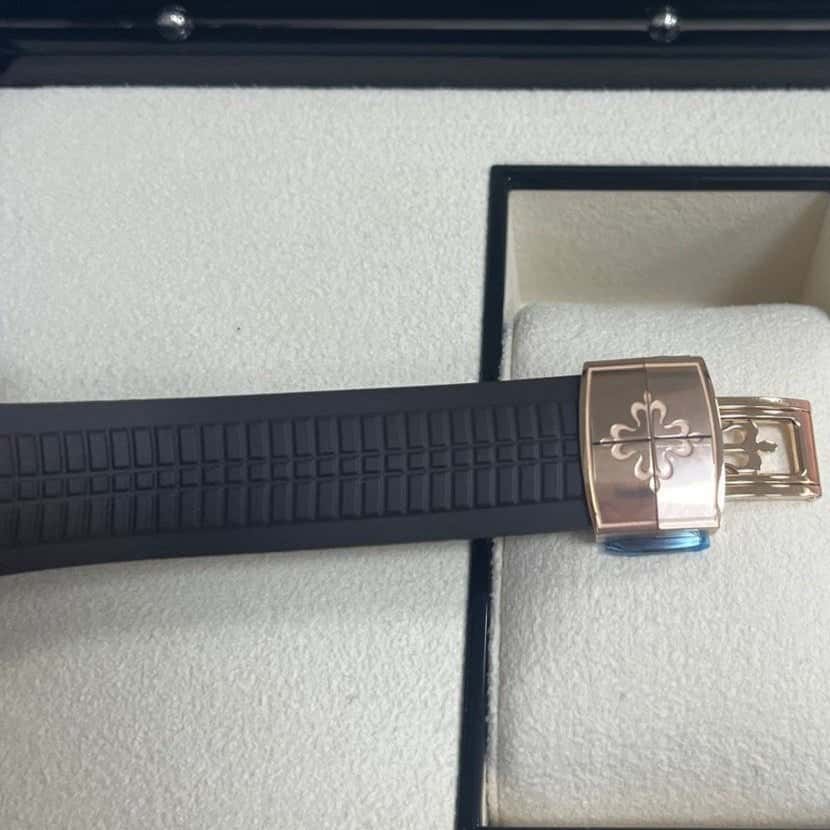 Patek Philippe Aquanaut Chronograph 42mm MultiColor Never worn - Model View