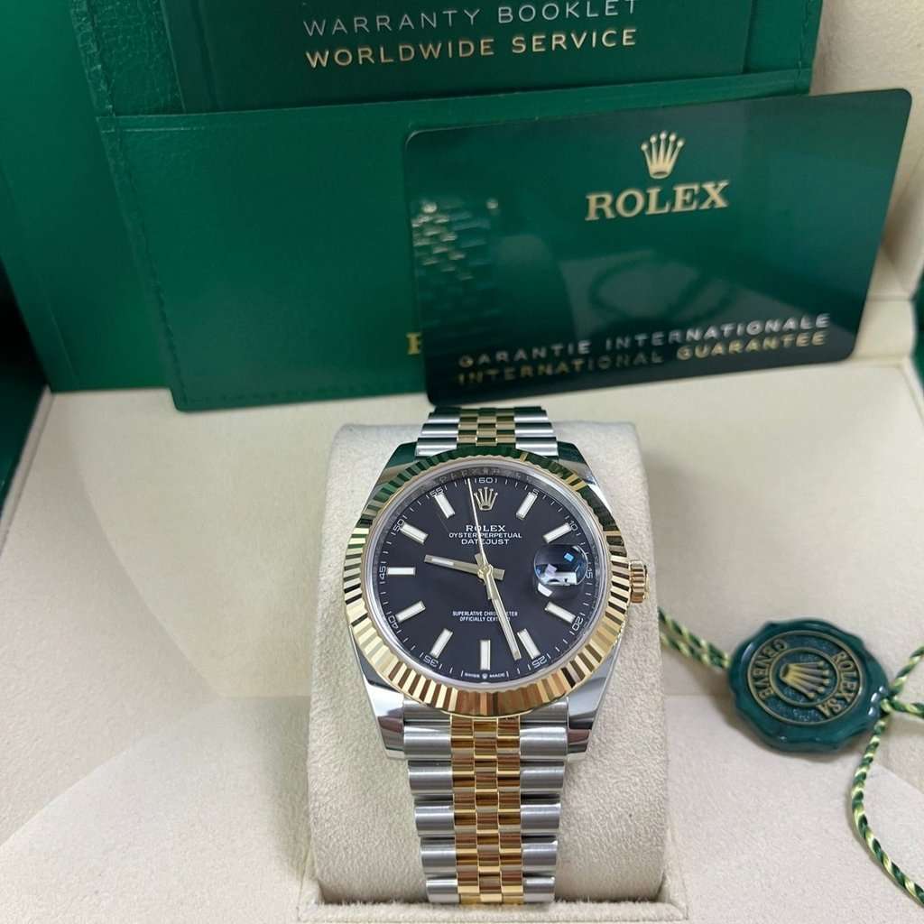 Rolex Datejust 41 Black Never worn - Box View