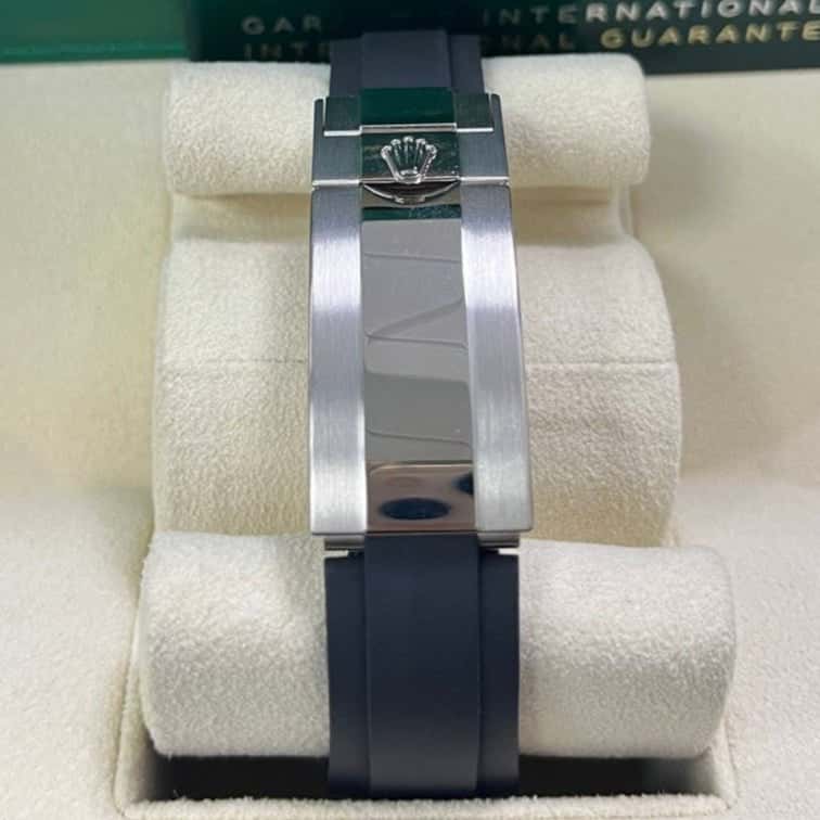 Rolex Daytona 40mm Silver Never worn - Model View