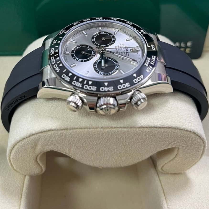 Rolex Daytona 40mm Silver Never worn - Box View