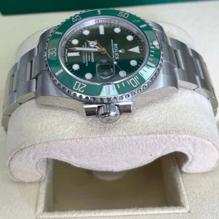 Rolex Submariner 40mm Green Never worn - Model View