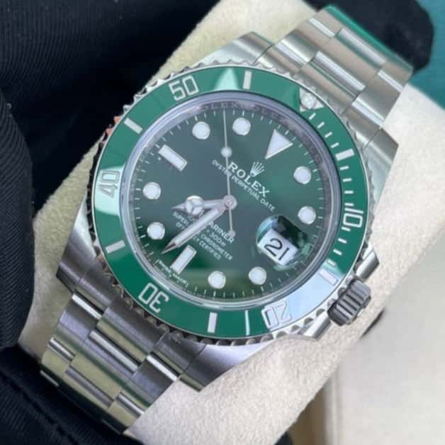 Rolex Submariner 40mm Green Never worn - Box View