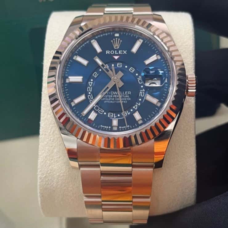 Rolex Sky-Dweller 42mm Blue Never worn - Inside View