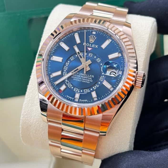 Rolex Sky-Dweller 42mm Blue Never worn - Box View
