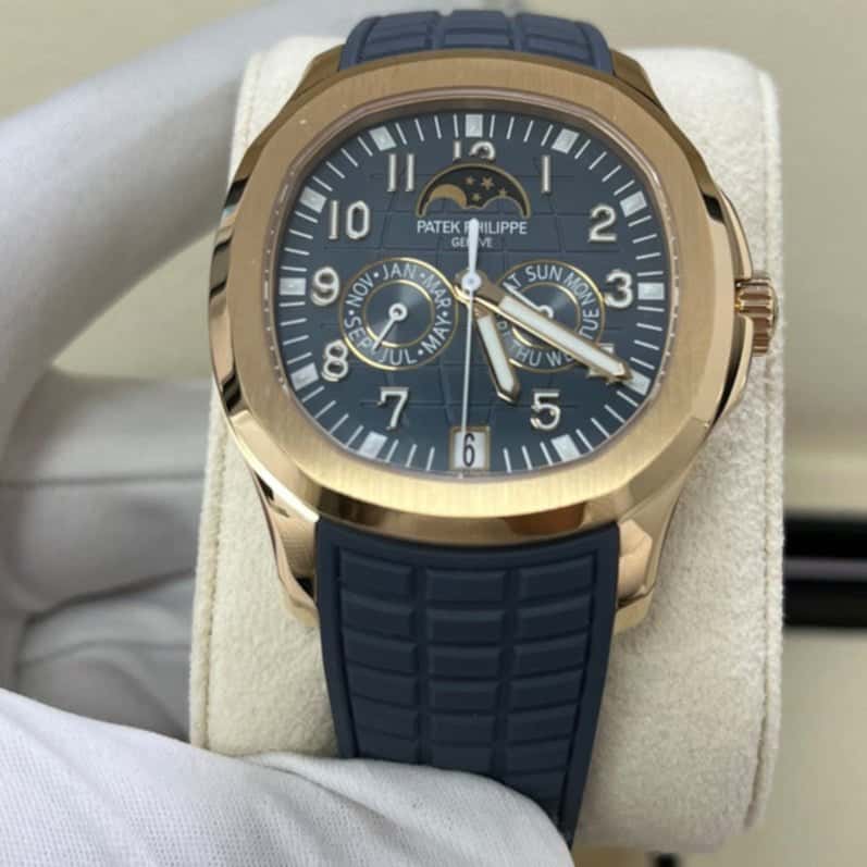 Patek Philippe Aquanaut 40mm Pink Never worn - Box View