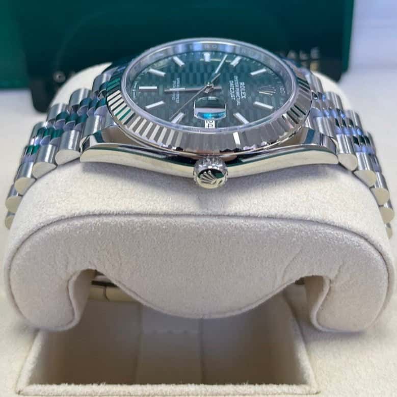Rolex Datejust 41 Green Never worn - Inside View