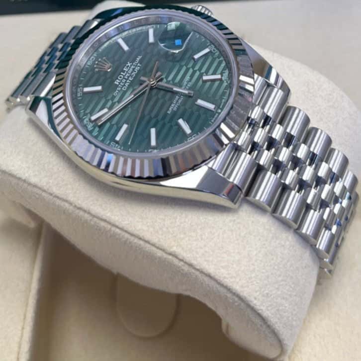 Rolex Datejust 41 Green Never worn - Box View