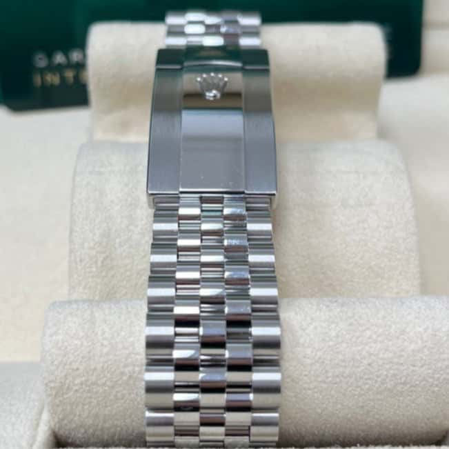 Rolex Datejust 36 Silver Never worn - Box View