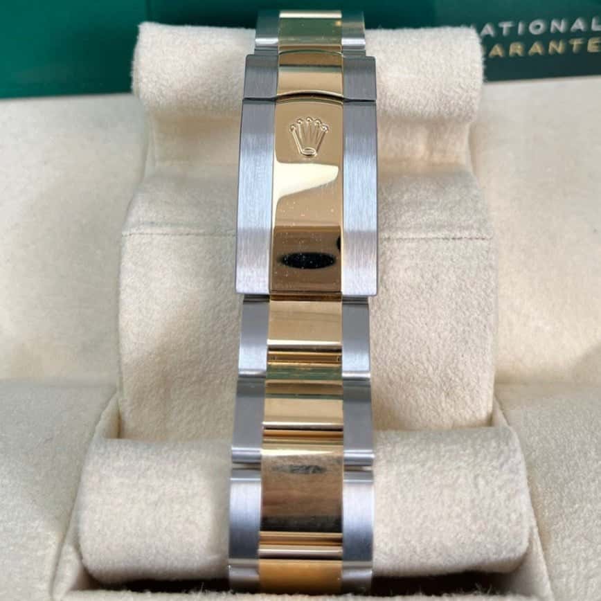 Rolex Datejust 41 Gold Never worn - Box View