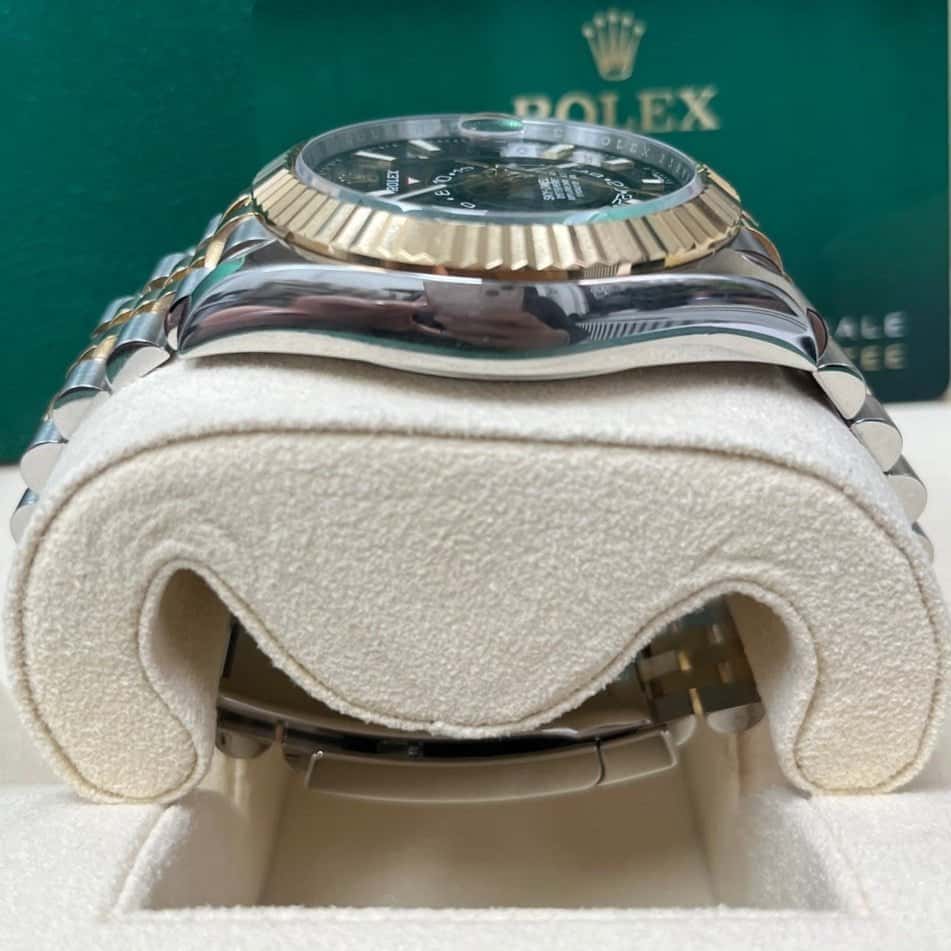 Rolex Yellow Rolesor Sky-Dweller Watch - Black Index Dial - Jubilee Bracelet 42mm Black Never worn - Back View