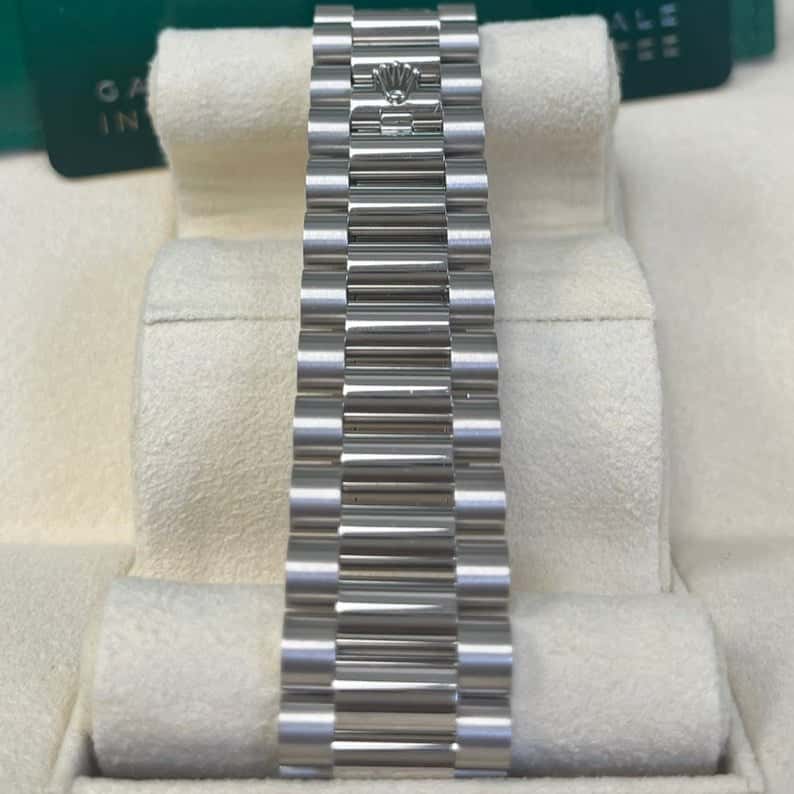 Rolex Day-Date 40 White Never worn - Model View