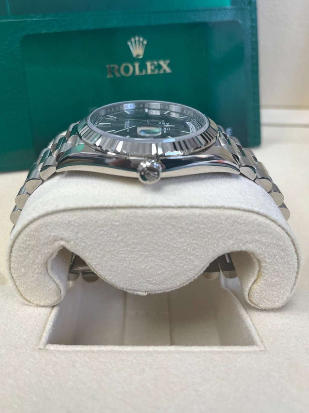 Rolex Day-Date 40 White Never worn - Inside View