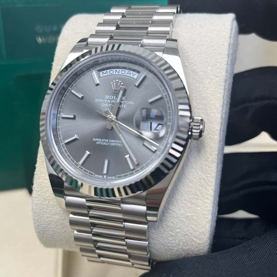 Rolex Day-Date 40 White Never worn - Box View