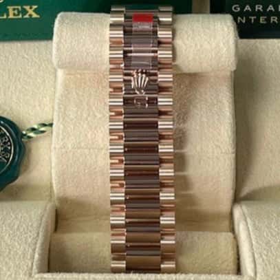 Rolex Everose Gold Day-Date 36 Watch - Fluted Bezel - Brown Ombre´ Diamond Dial - President Bracelet Pink Never worn - Back View
