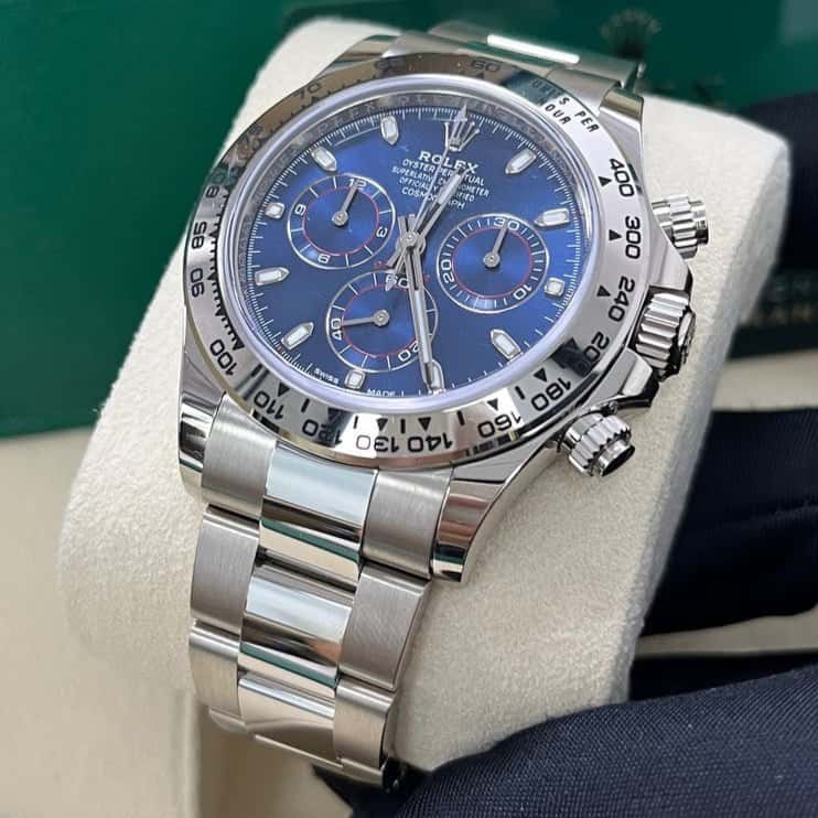 Rolex Daytona 40mm Blue Never worn - Model View