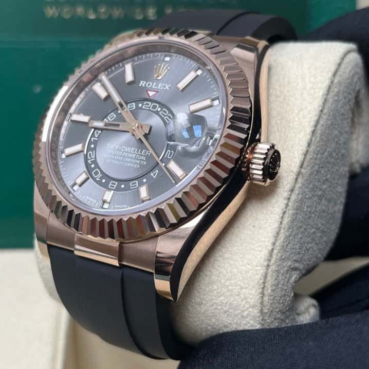 Rolex Sky-Dweller 42mm Pink Never worn - Box View