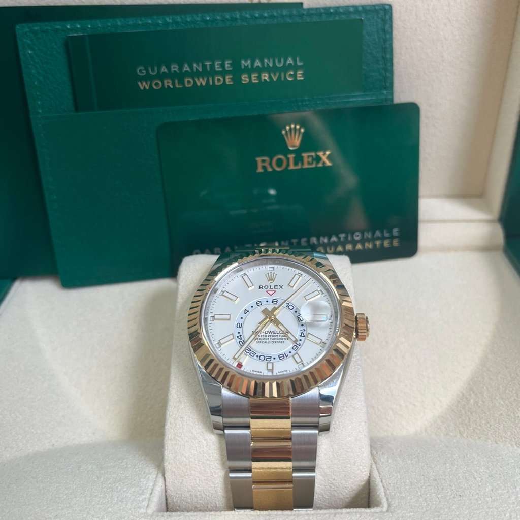 Rolex Sky-Dweller 42mm White Never worn - Model View