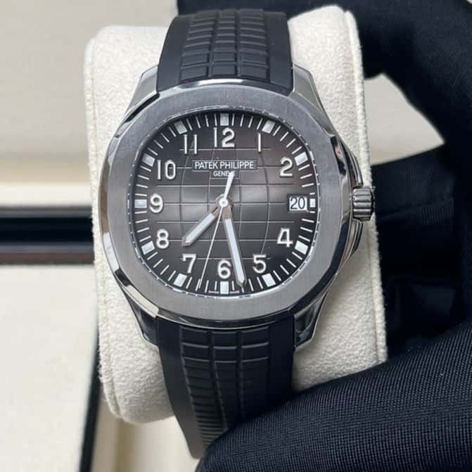 Patek Philippe Aquanaut 40mm Black Never worn - Model View