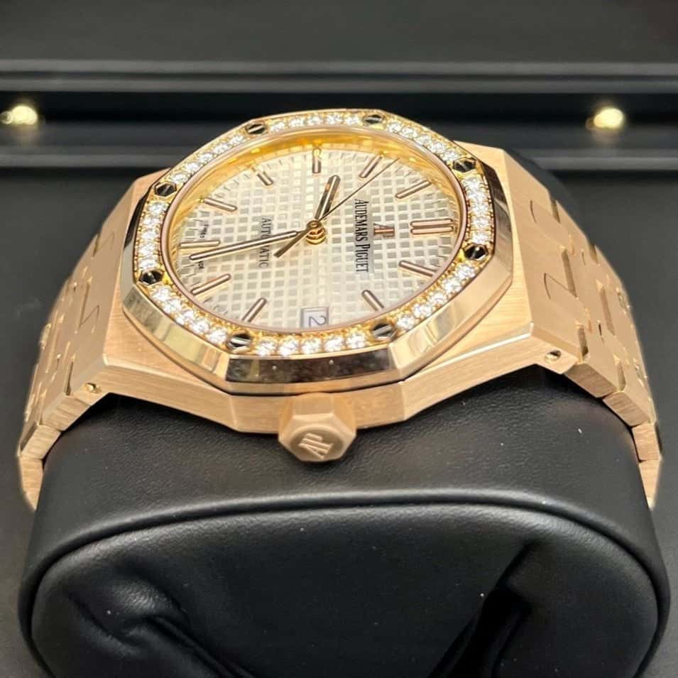 Audemars Piguet Royal Oak 37mm Pink Never worn - Box View