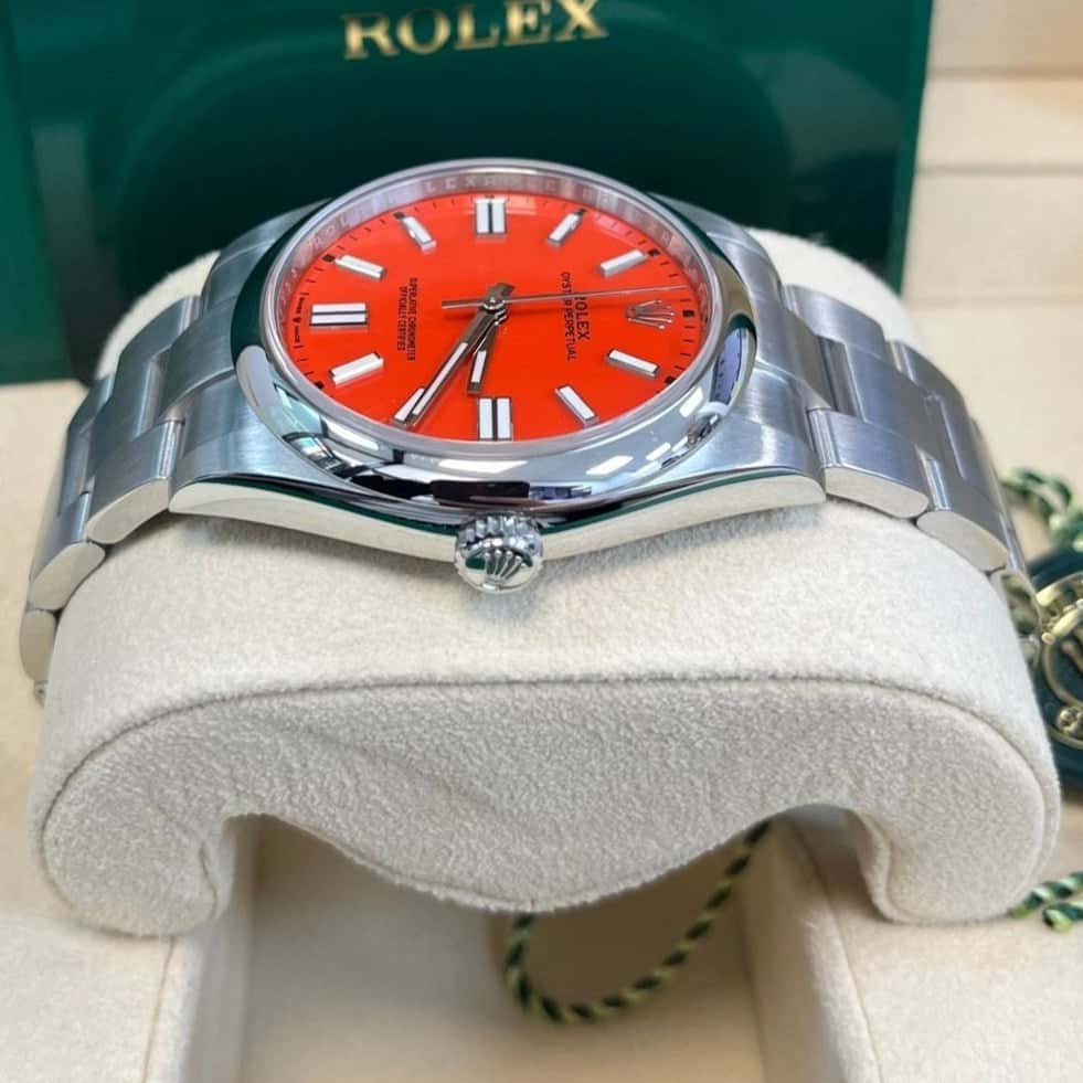 Rolex Oyster Perpetual 41mm Red Never worn - Inside View