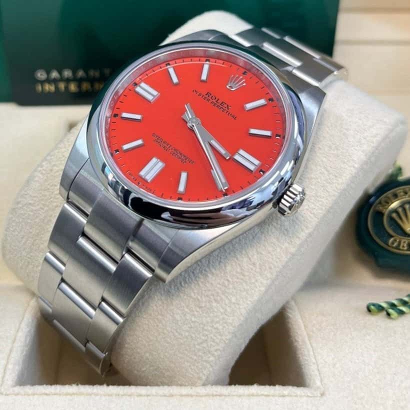 Rolex Oyster Perpetual 41mm Red Never worn - Box View