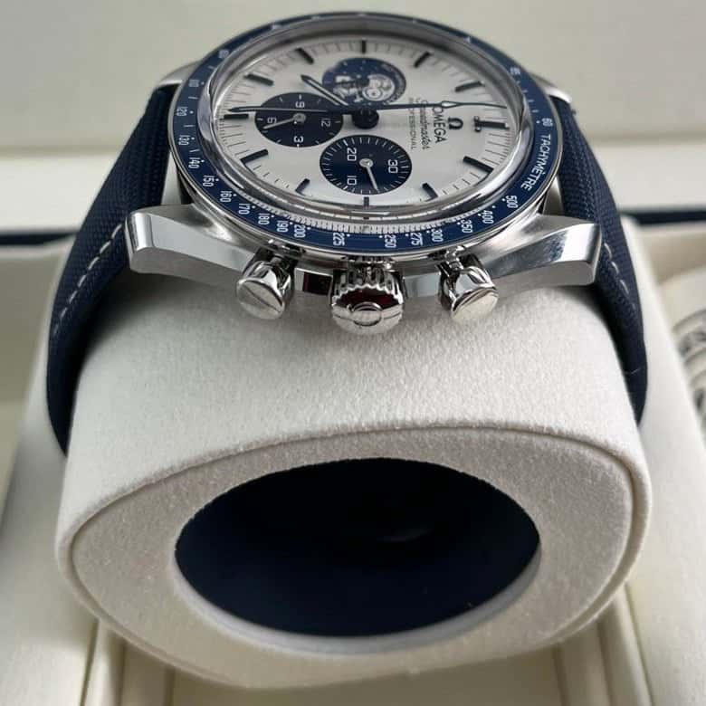 Omega Speedmaster 42mm Silver Never worn - Model View