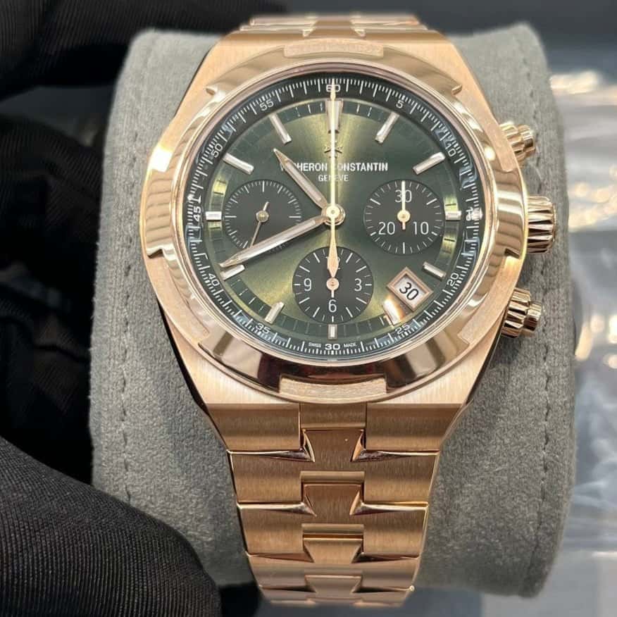 Vacheron Constantin Overseas Chronograph Rose Gold Green Dial 5520V/210R-B966 Pink Never worn - Model View