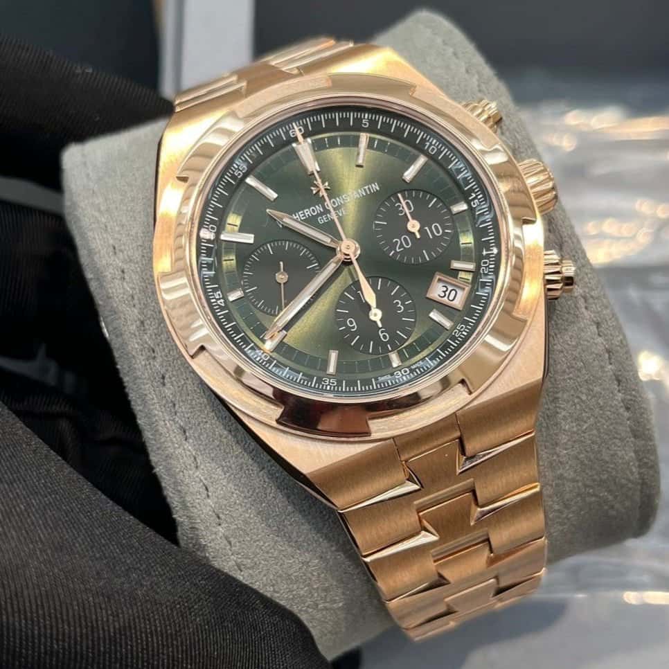 Vacheron Constantin Overseas Chronograph Rose Gold Green Dial 5520V/210R-B966 Pink Never worn - Box View