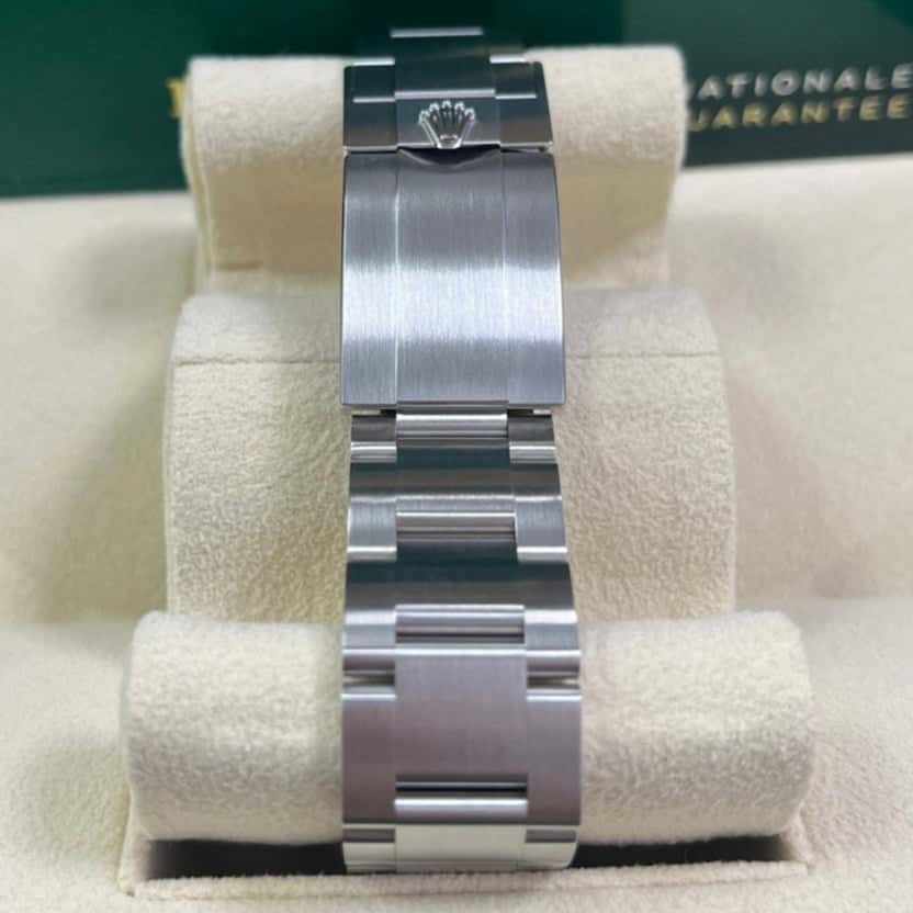 Rolex Air King Smooth Bezel Black Dial Oyster Bracelet 126900 40mm Black Never worn - Model View