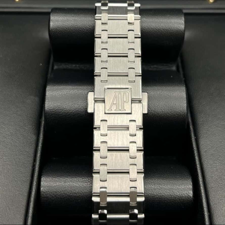 Audemars Piguet Royal Oak 39mm Blue Never worn - Model View