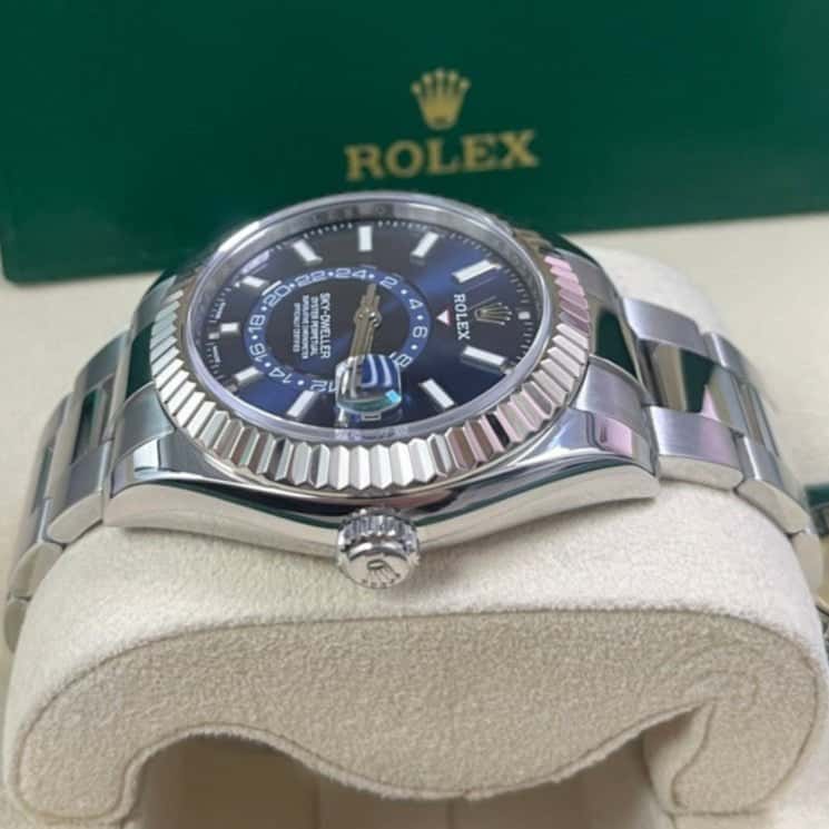 Rolex Sky-Dweller 42mm Blue Never worn - Inside View
