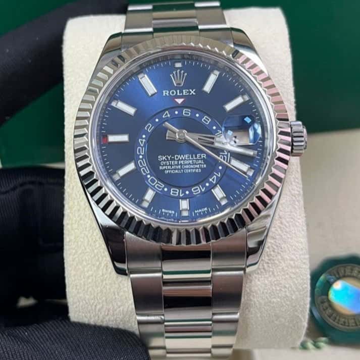 Rolex Sky-Dweller 42mm Blue Never worn - Model View