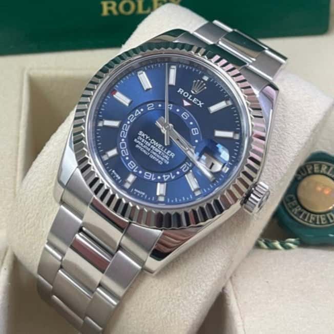 Rolex Sky-Dweller 42mm Blue Never worn - Box View