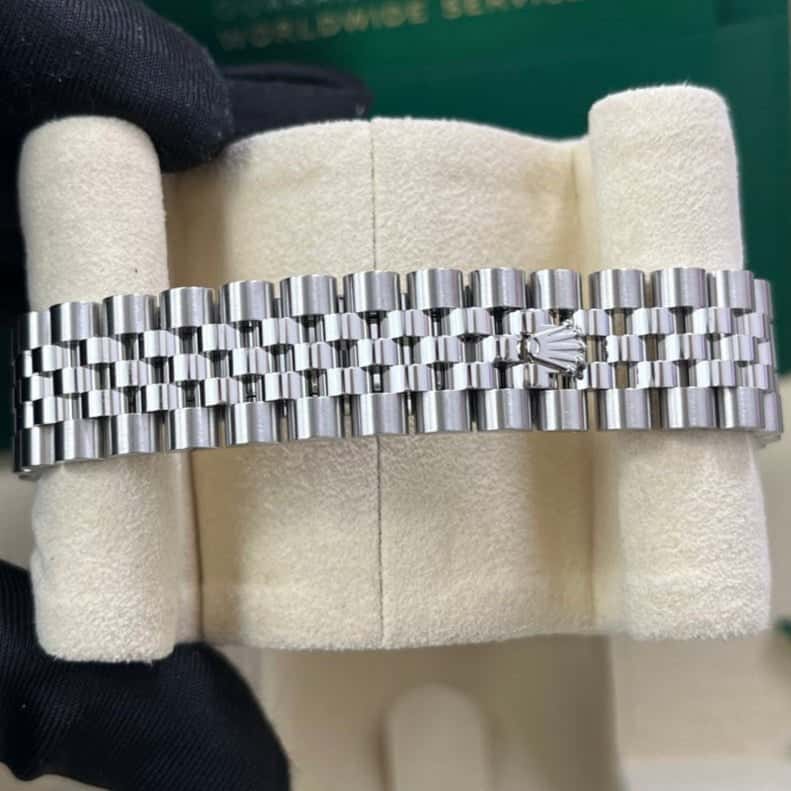 Rolex Datejust 31 Silver Never worn - Inside View