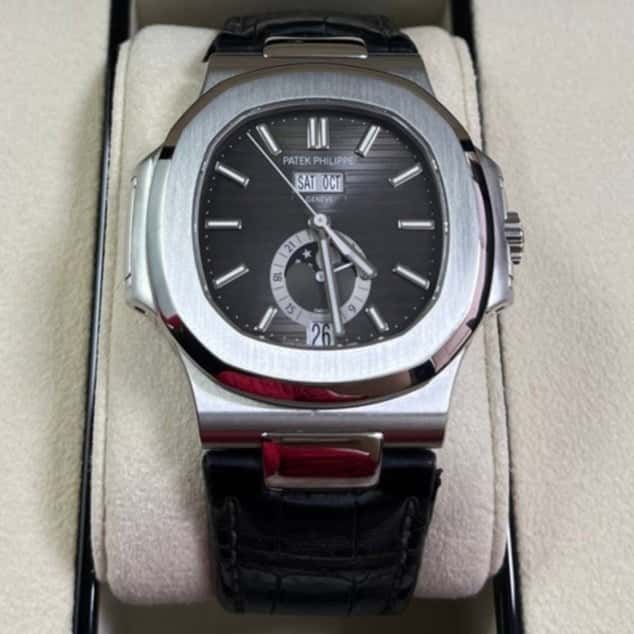 Patek Philippe Nautilus 40mm Black Never worn - Model View