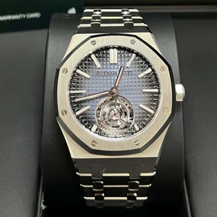 Audemars Piguet Royal Oak 41mm Blue Never worn - Model View