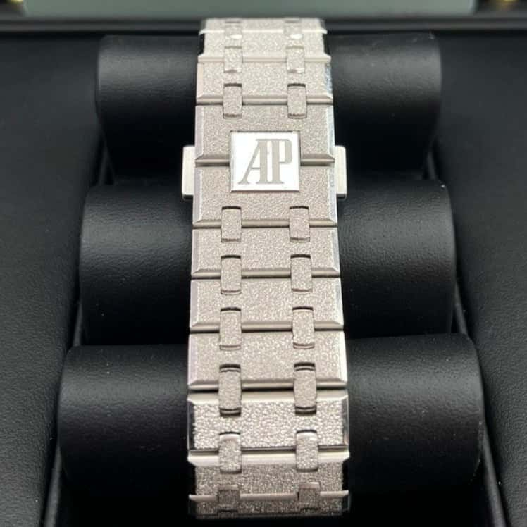 Audemars Piguet Royal Oak Selfwinding Chronograph 41mm White Never worn - Box View