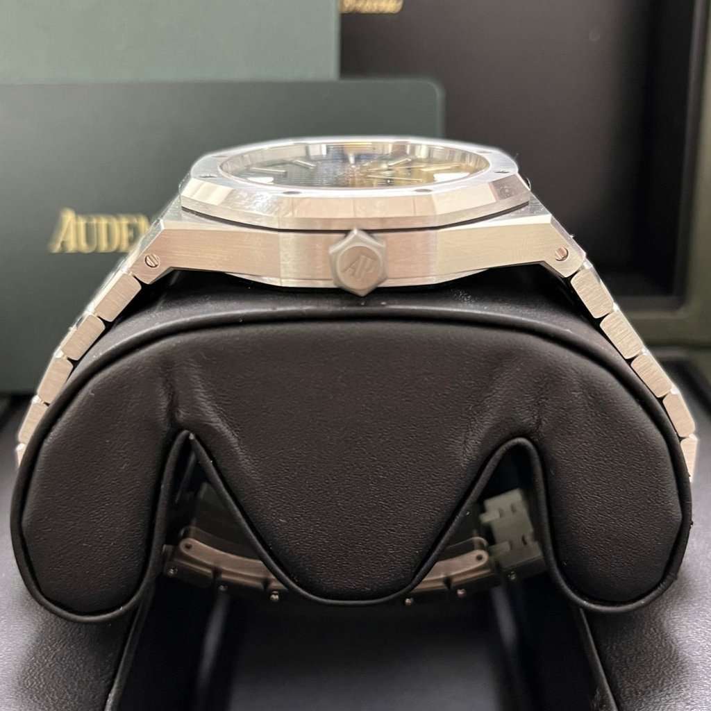 Audemars Piguet Royal Oak Selfwinding 41mm Black Never worn - Model View