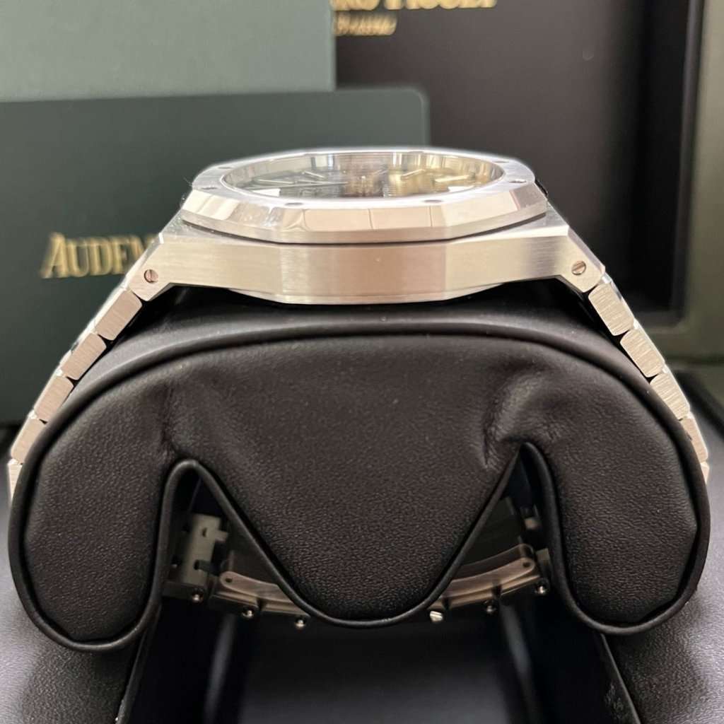 Audemars Piguet Royal Oak Selfwinding 41mm Black Never worn - Box View
