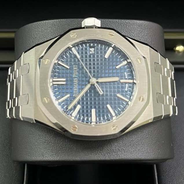 Audemars Piguet Royal Oak Selfwinding 37mm Blue Never worn - Inside View