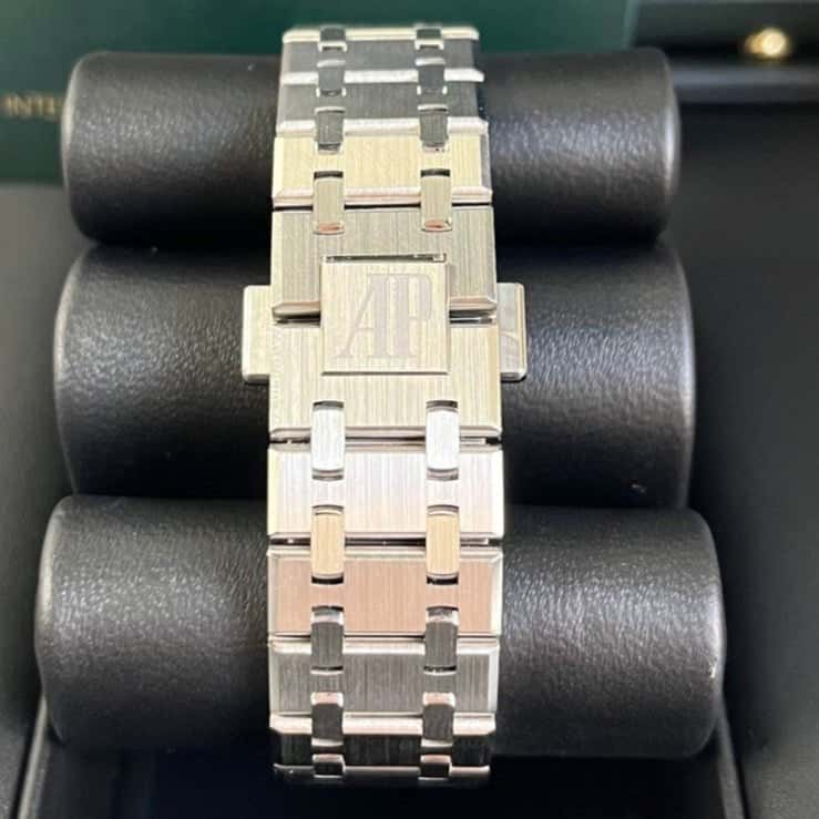Audemars Piguet Royal Oak Selfwinding 37mm Blue Never worn - Box View