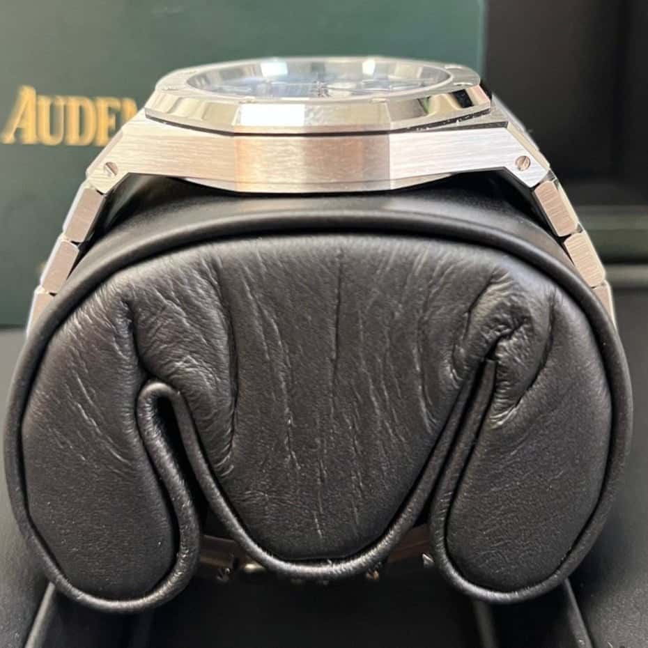 Audemars Piguet Royal Oak Selfwinding 37mm Blue Never worn - Model View