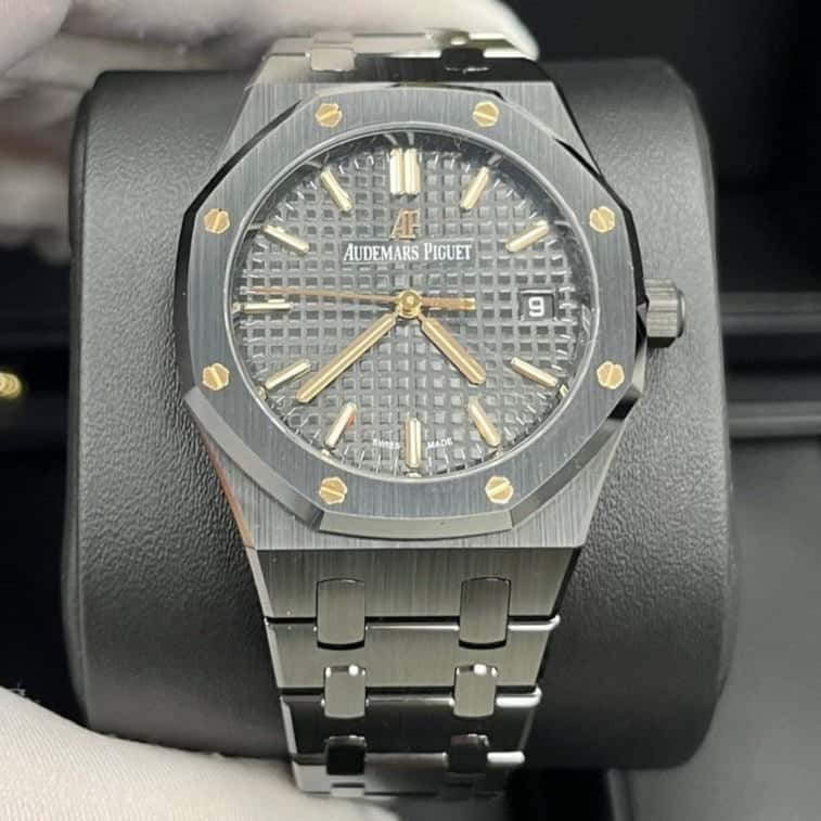 Audemars Piguet Royal Oak Selfwinding 34mm Black Never worn - Model View