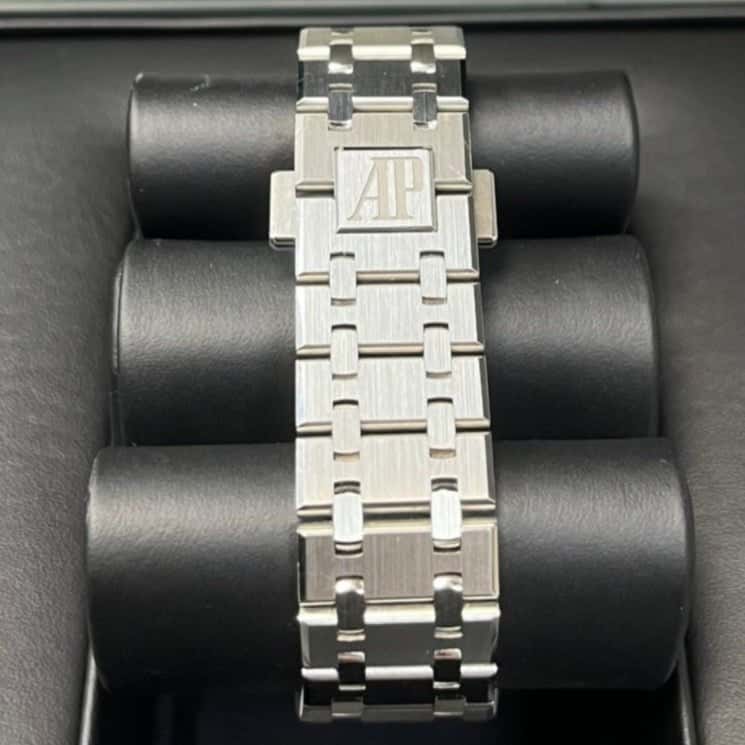 Audemars Piguet Royal Oak Selfwinding 37mm MultiColor Never worn - Model View