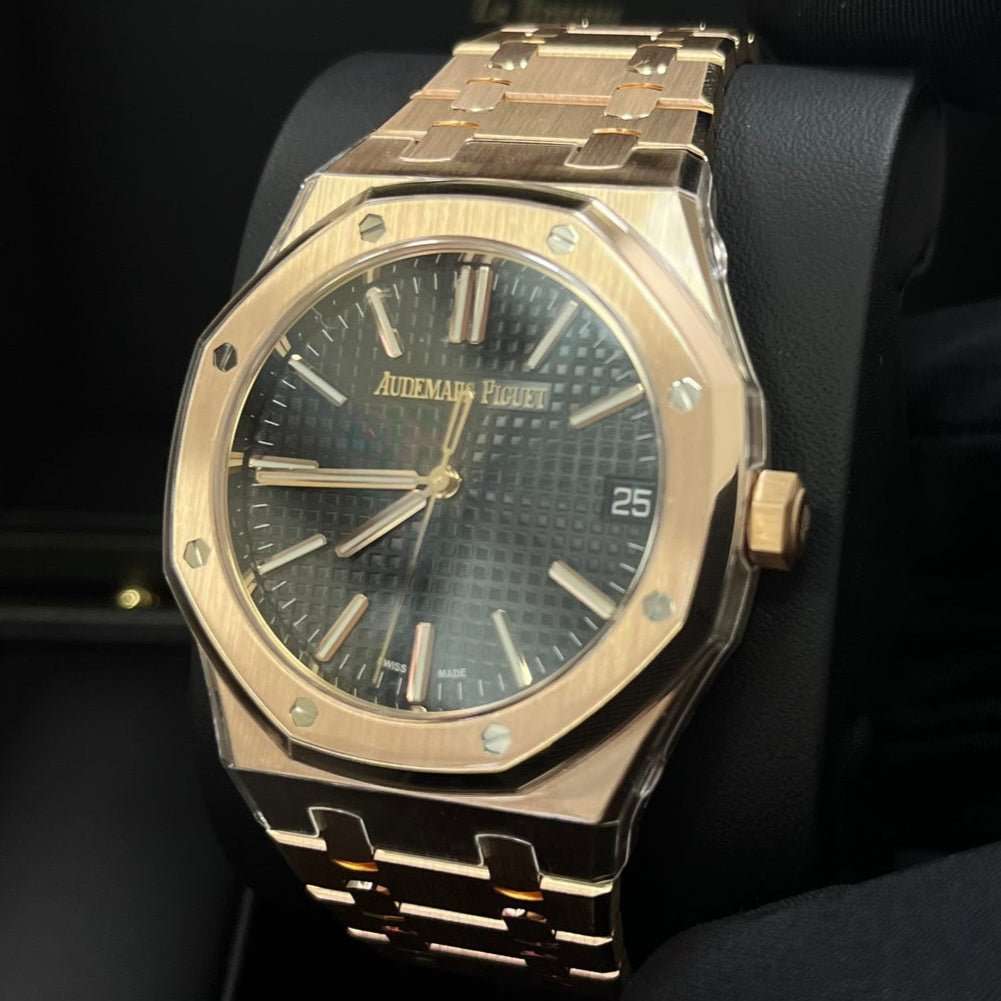 Audemars Piguet Royal Oak 41mm Pink Never worn - Model View