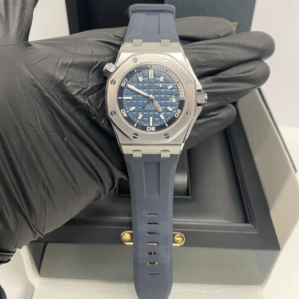 Audemars Piguet Royal Oak Offshore 42mm Blue Never worn - Box View