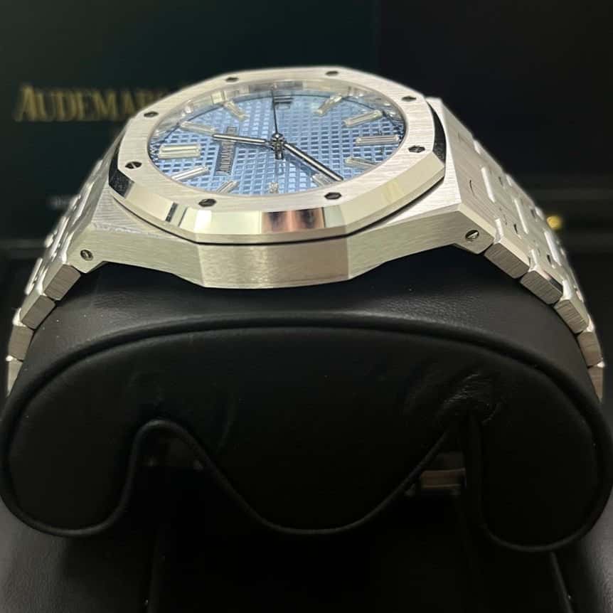 Audemars Piguet Royal Oak 41mm Blue Never worn - Model View