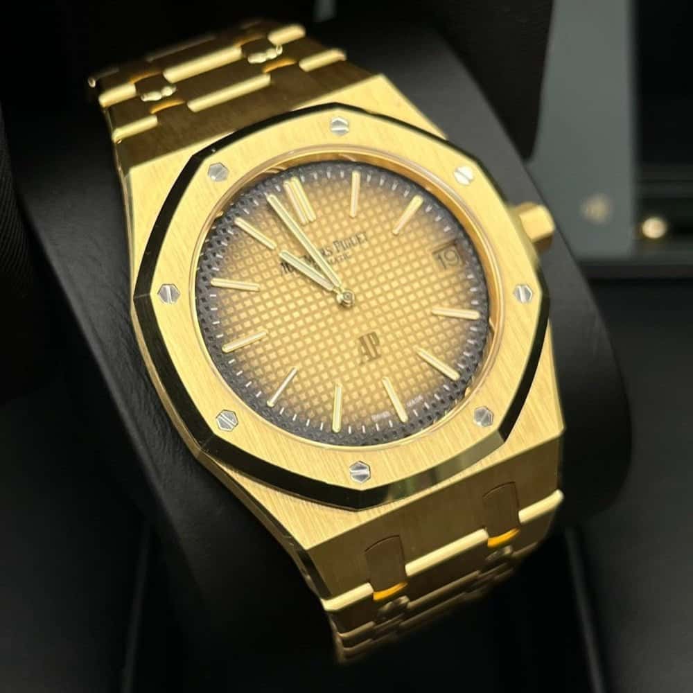 Audemars Piguet Royal Oak 39mm Gold Never worn - Inside View