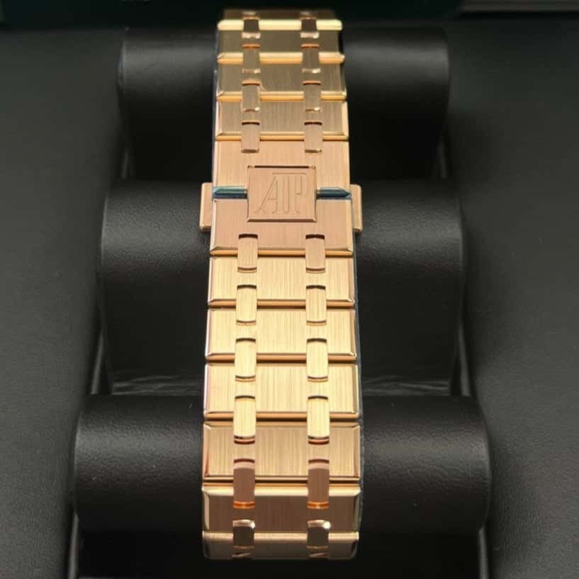 Audemars Piguet Royal Oak Chronograph 41mm Pink Never worn - Model View