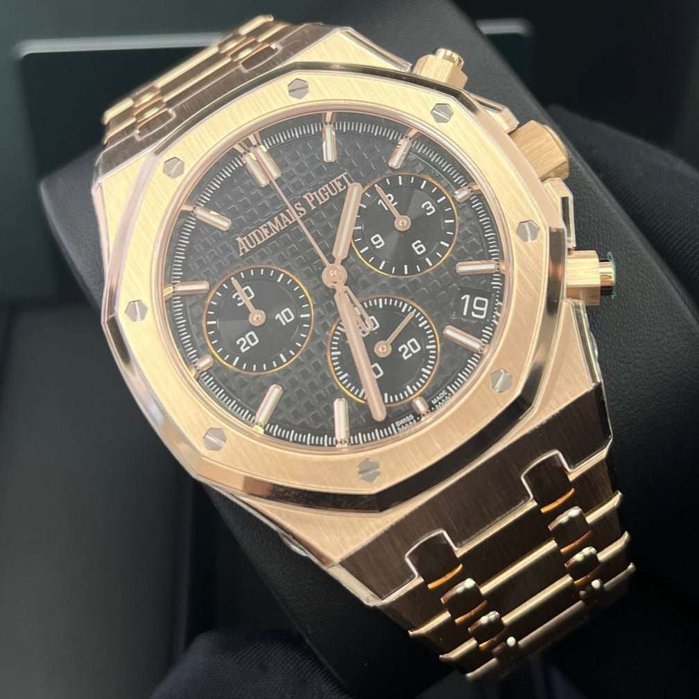 Audemars Piguet Royal Oak Chronograph 41mm Black Never worn - Box View